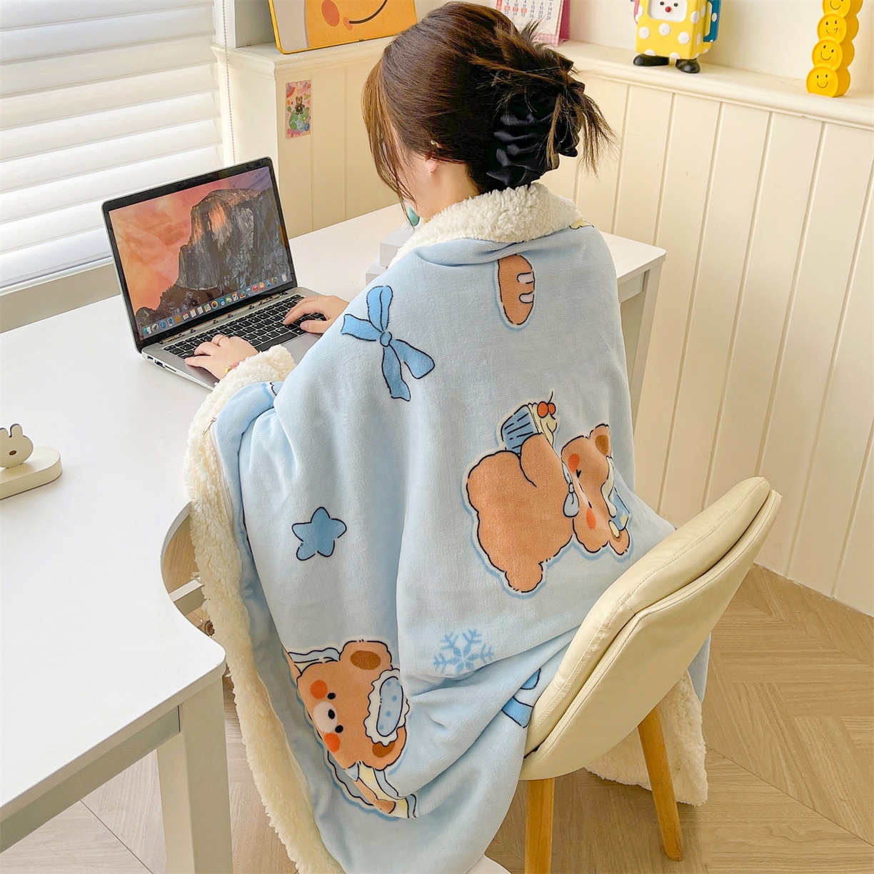 91家纺网 家纺一手货源 找家纺 雯豆家纺 2025新款双面暖绒多功能被套毯盖毯毯子 趴趴熊