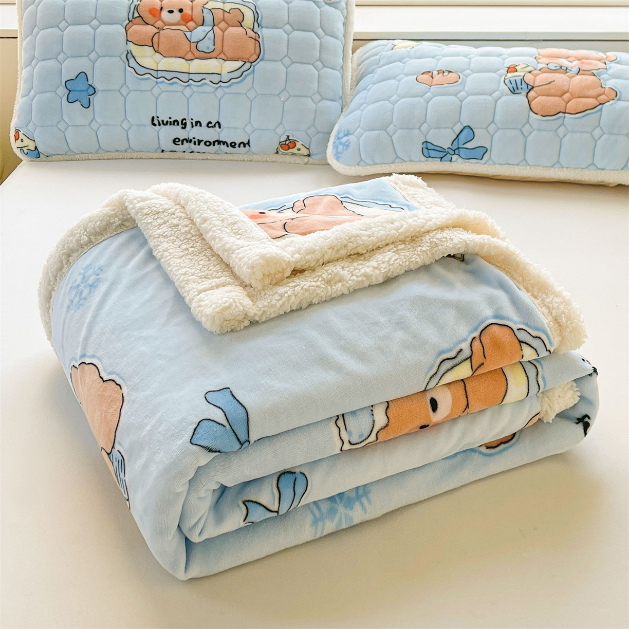 91家纺网 家纺一手货源 找家纺 雯豆家纺 2025新款双面暖绒多功能被套毯盖毯毯子 趴趴熊