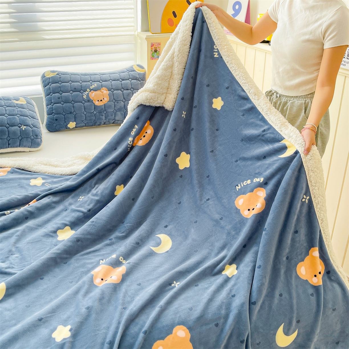 91家纺网 家纺一手货源 找家纺 雯豆家纺 2025新款双面暖绒多功能被套毯盖毯毯子 太空小熊