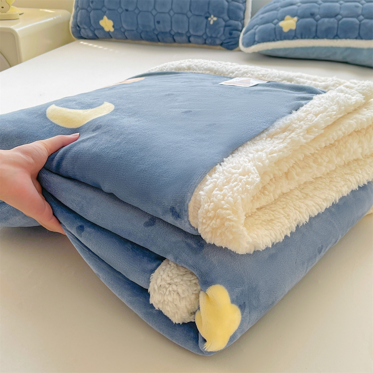 91家纺网 家纺一手货源 找家纺 雯豆家纺 2025新款双面暖绒多功能被套毯盖毯毯子 太空小熊