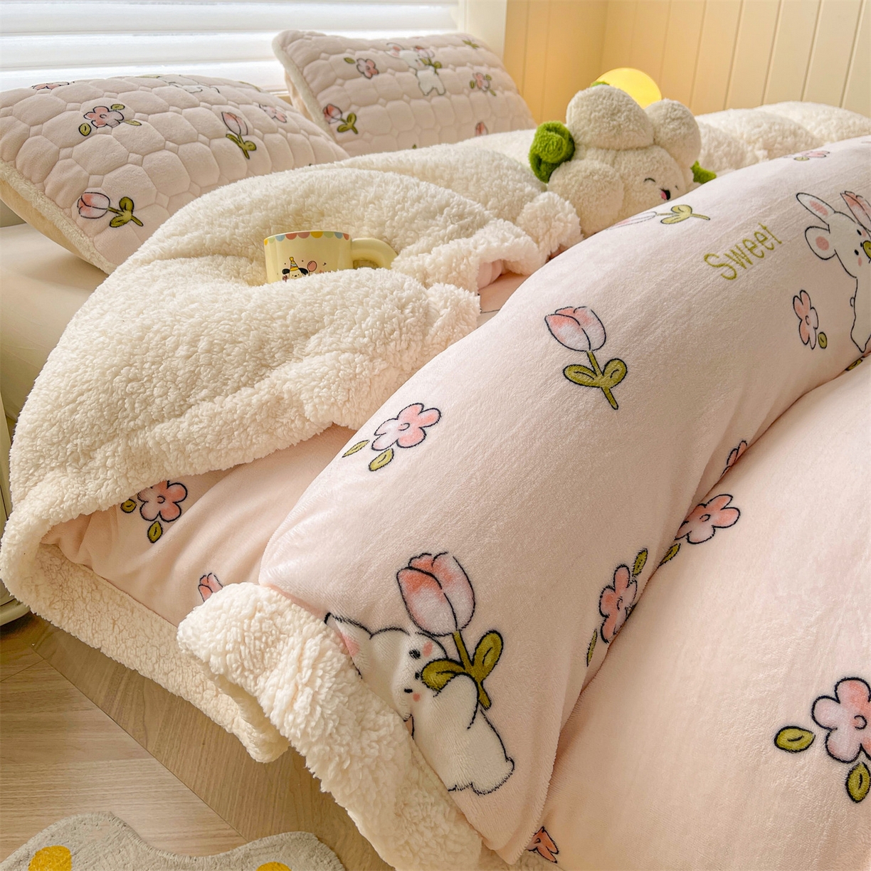 91家纺网 家纺一手货源 找家纺 雯豆家纺 2025新款双面暖绒多功能被套毯盖毯毯子 月季小兔