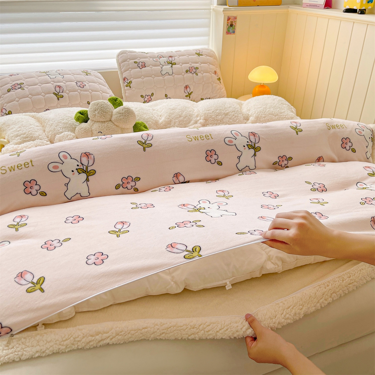 91家纺网 家纺一手货源 找家纺 雯豆家纺 2025新款双面暖绒多功能被套毯盖毯毯子 月季小兔