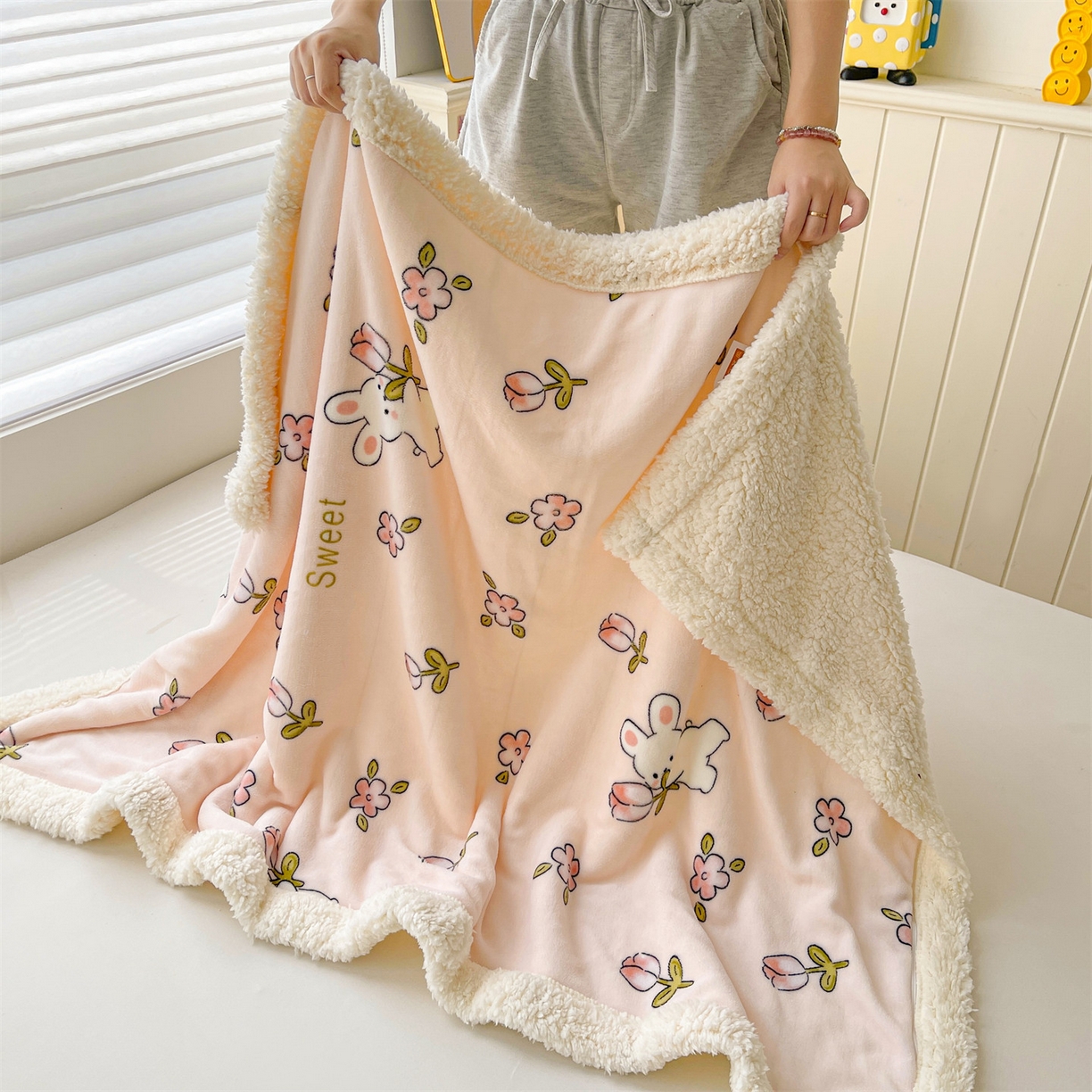 91家纺网 家纺一手货源 找家纺 雯豆家纺 2025新款双面暖绒多功能被套毯盖毯毯子 月季小兔