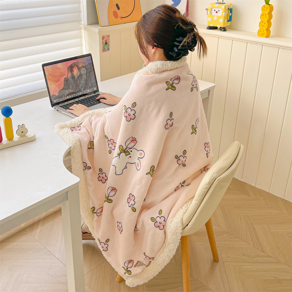 91家纺网 家纺一手货源 找家纺 雯豆家纺 2025新款双面暖绒多功能被套毯盖毯毯子 月季小兔