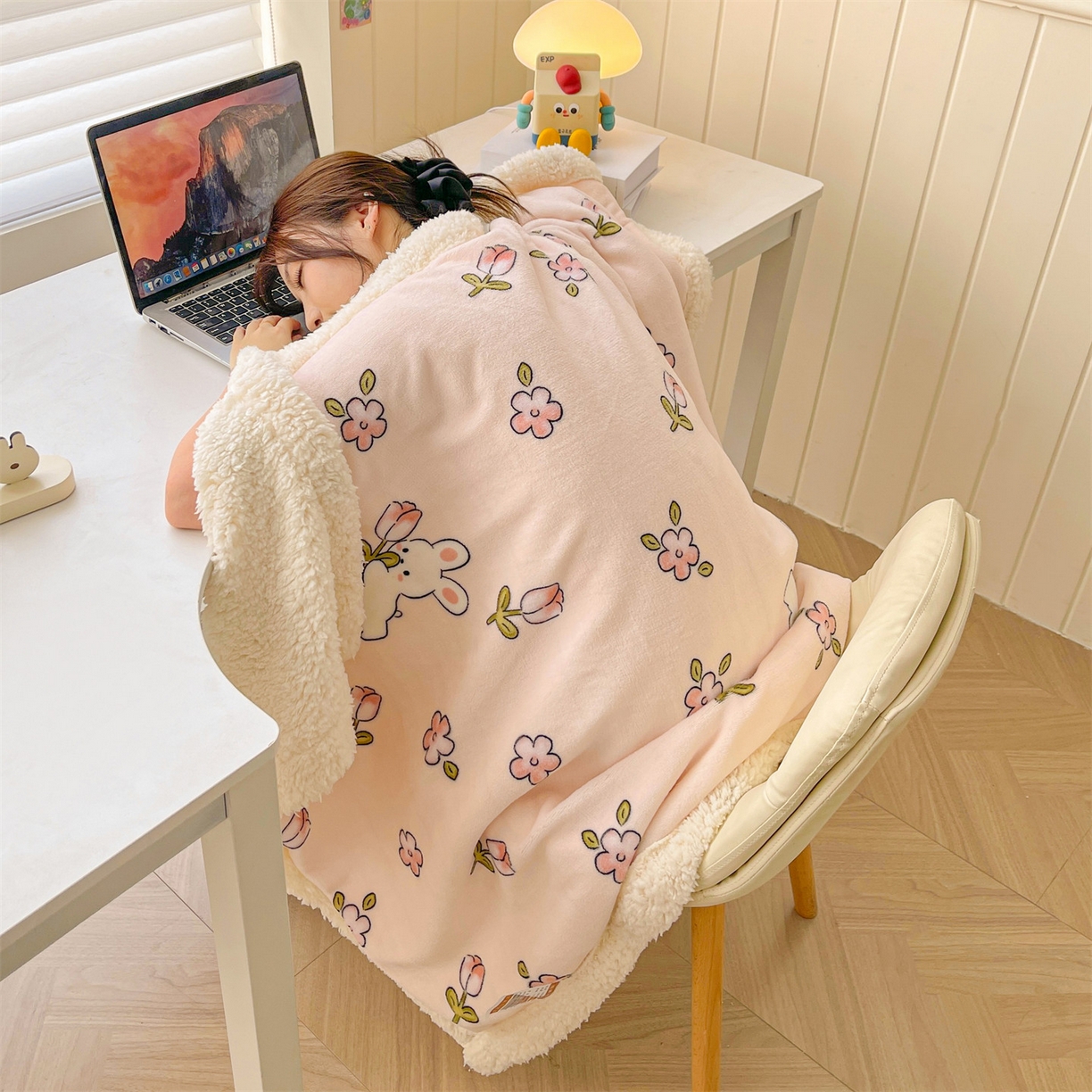 91家纺网 家纺一手货源 找家纺 雯豆家纺 2025新款双面暖绒多功能被套毯盖毯毯子 月季小兔