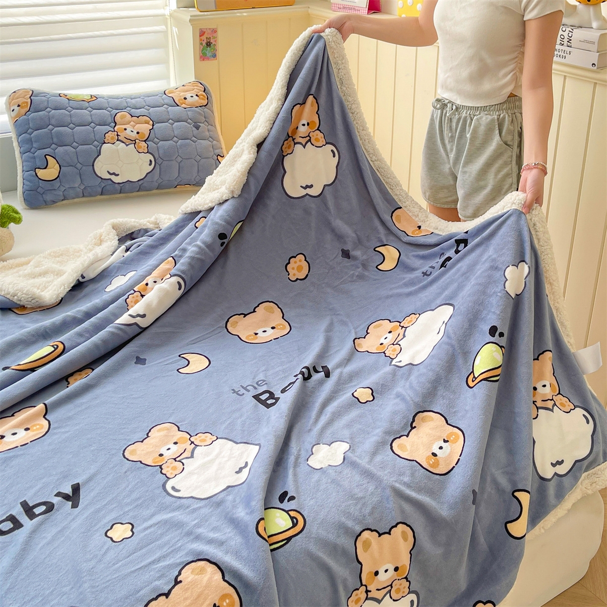 91家纺网 家纺一手货源 找家纺 雯豆家纺 2025新款双面暖绒多功能被套毯盖毯毯子 云朵熊