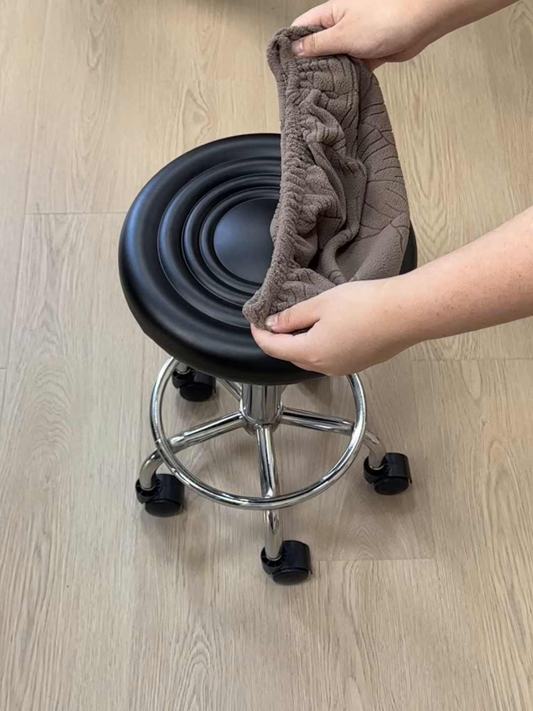 91家纺网 家纺一手货源 找家纺 逐日沙发套 2025新款提花绒针织款圆凳套-叶沙 叶沙-咖色