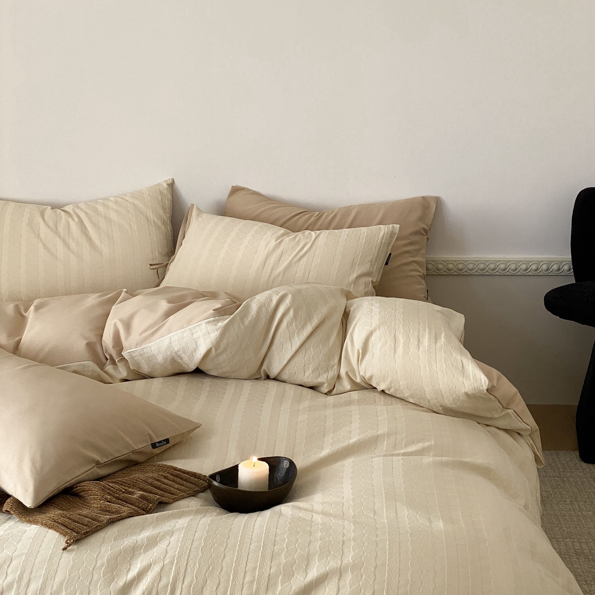 91家纺网 家纺一手货源 找家纺 （总）玉宇阁家居 2025秋冬新品60s色织全棉磨毛大提花四件套-绑带款