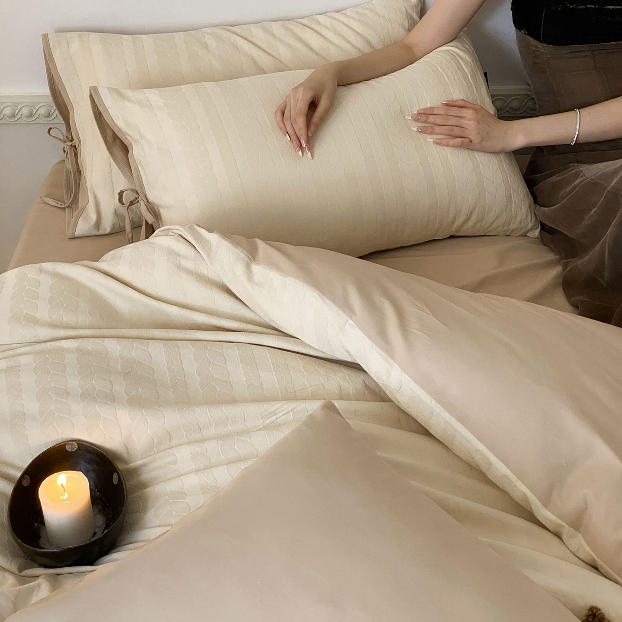 91家纺网 家纺一手货源 找家纺 （总）玉宇阁家居 2025秋冬新品60s色织全棉磨毛大提花四件套-绑带款