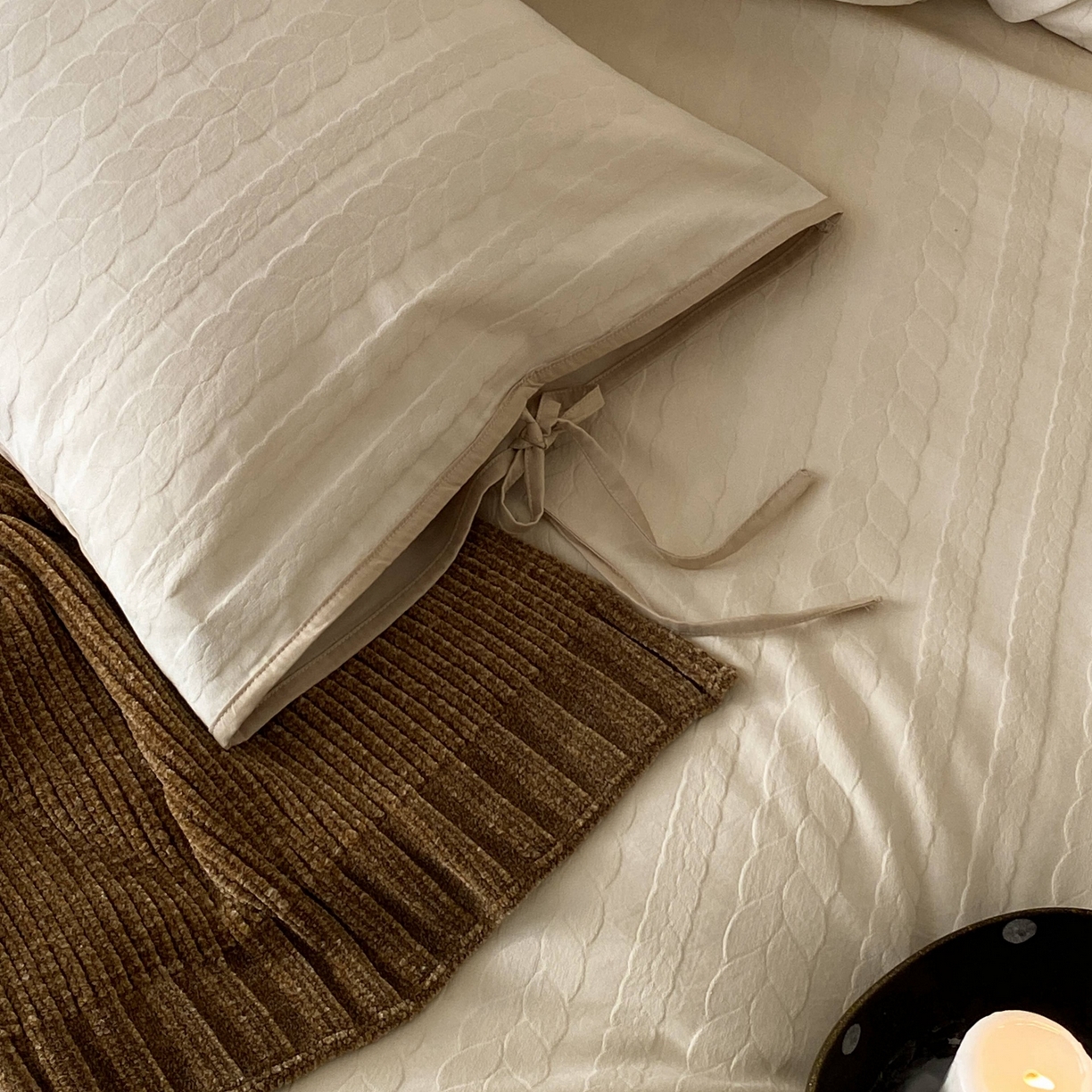 91家纺网 家纺一手货源 找家纺 玉宇阁家居 2025秋冬新品60s色织全棉磨毛大提花四件套-绑带款 绑带款-淡琉璃