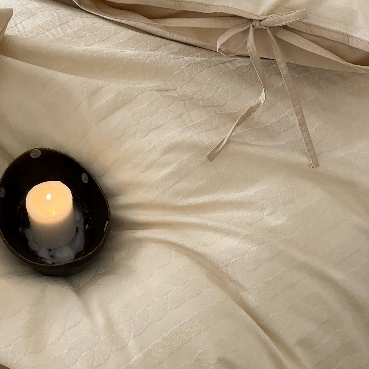 91家纺网 家纺一手货源 找家纺 玉宇阁家居 2025秋冬新品60s色织全棉磨毛大提花四件套-绑带款 绑带款-淡琉璃