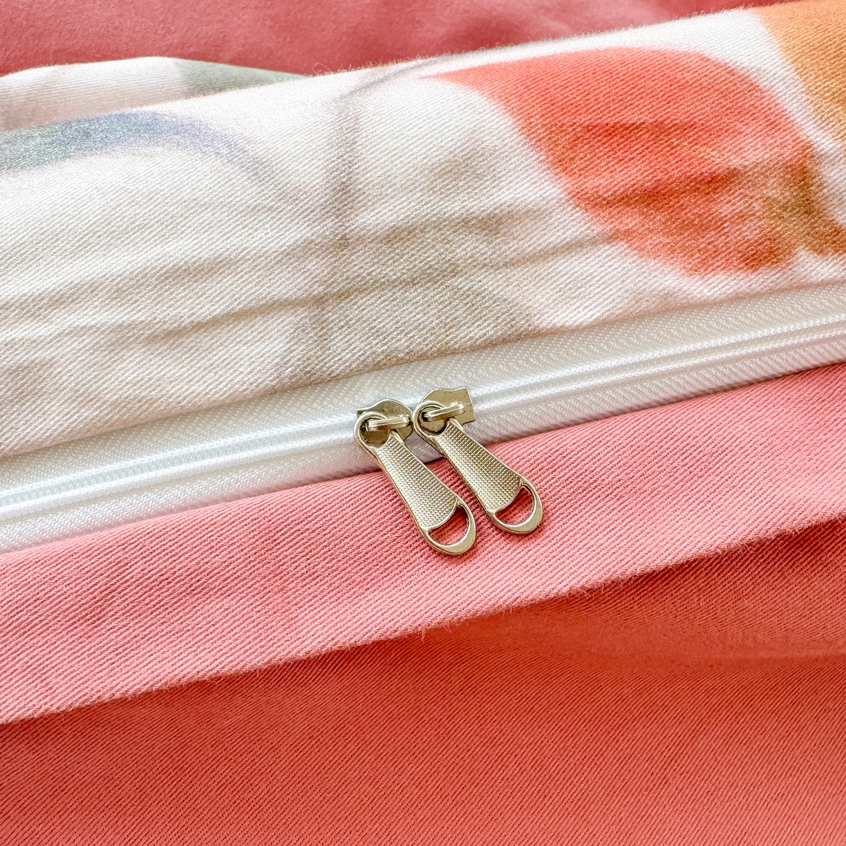 91家纺网 家纺一手货源 找家纺 千朵 2025新款全棉磨毛印花四件套 景秋红