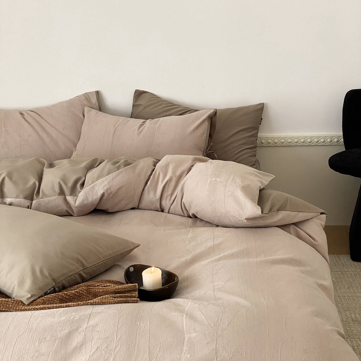 91家纺网 家纺一手货源 找家纺 玉宇阁家居 2025秋冬新品60s色织全棉磨毛大提花四件套-绑带款 绑带款-缎灰流光