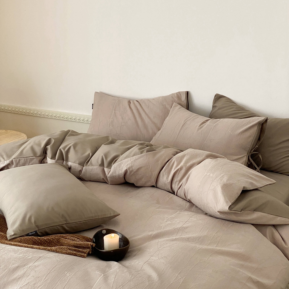 91家纺网 家纺一手货源 找家纺 玉宇阁家居 2025秋冬新品60s色织全棉磨毛大提花四件套-绑带款 绑带款-缎灰流光