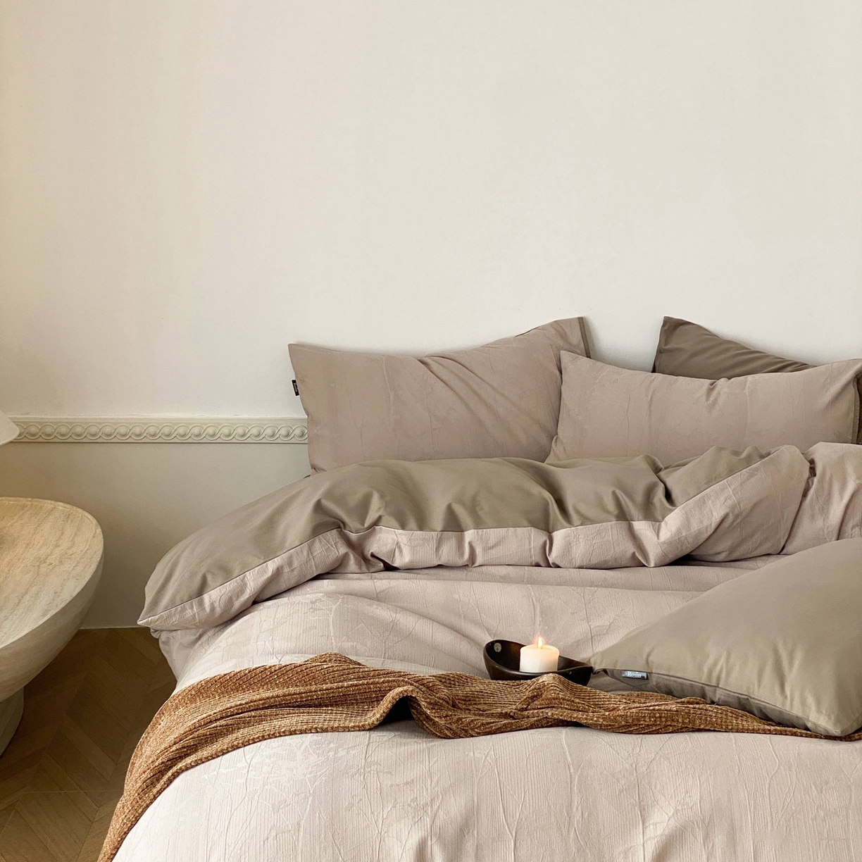 91家纺网 家纺一手货源 找家纺 玉宇阁家居 2025秋冬新品60s色织全棉磨毛大提花四件套-绑带款 绑带款-缎灰流光