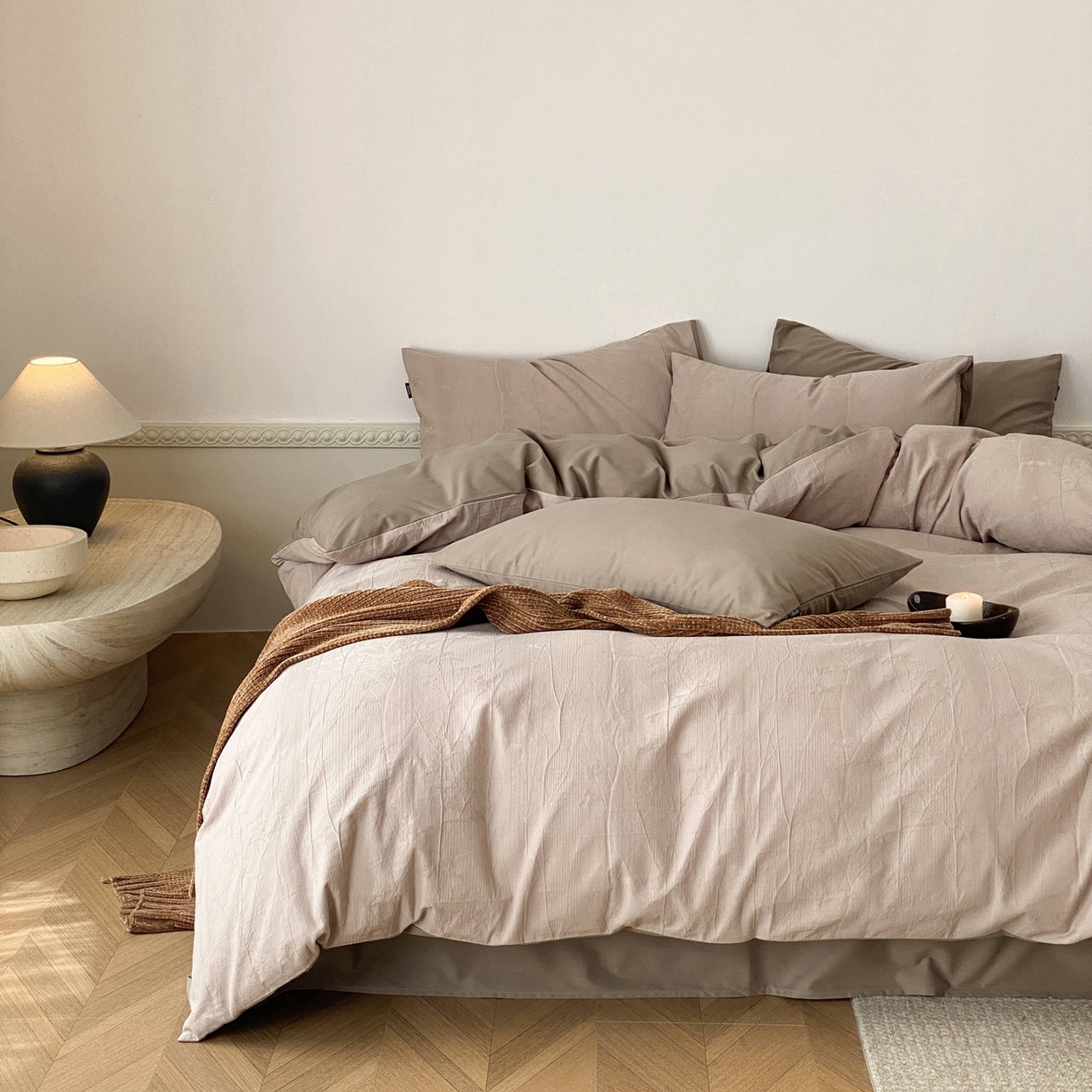 91家纺网 家纺一手货源 找家纺 玉宇阁家居 2025秋冬新品60s色织全棉磨毛大提花四件套-绑带款 绑带款-缎灰流光