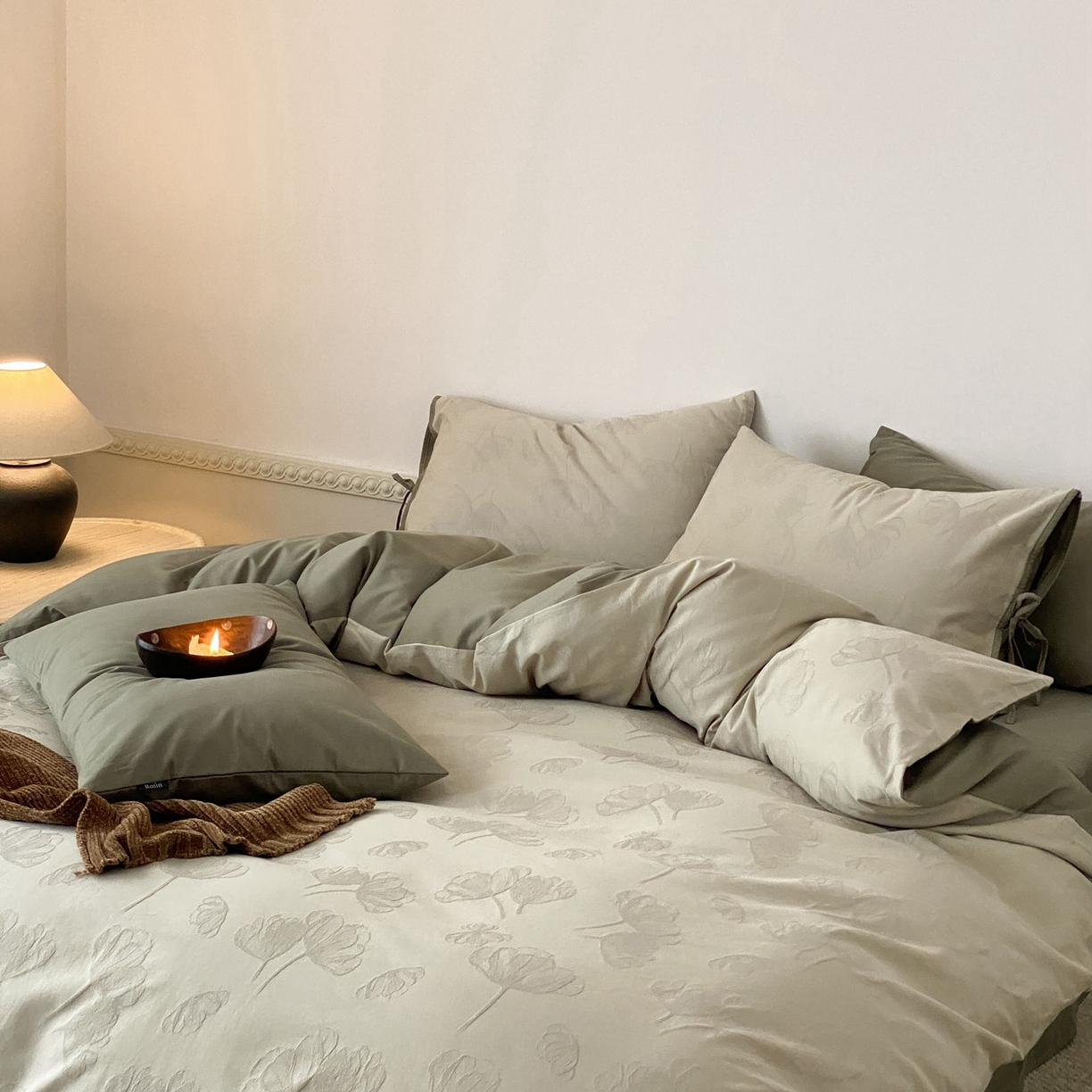 91家纺网 家纺一手货源 找家纺 玉宇阁家居 2025秋冬新品60s色织全棉磨毛大提花四件套-绑带款 绑带款-芊芊绿雪