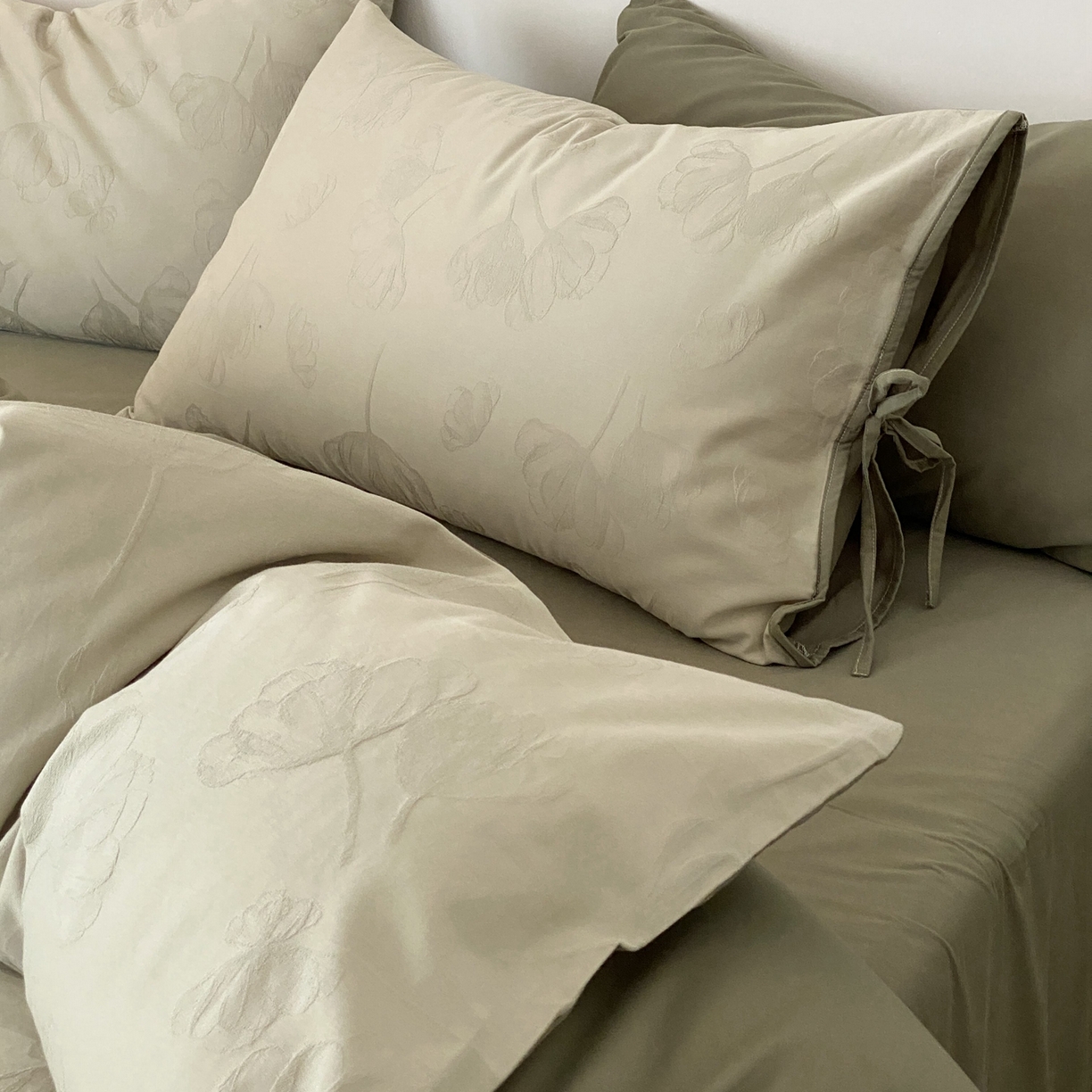 91家纺网 家纺一手货源 找家纺 玉宇阁家居 2025秋冬新品60s色织全棉磨毛大提花四件套-绑带款 绑带款-芊芊绿雪