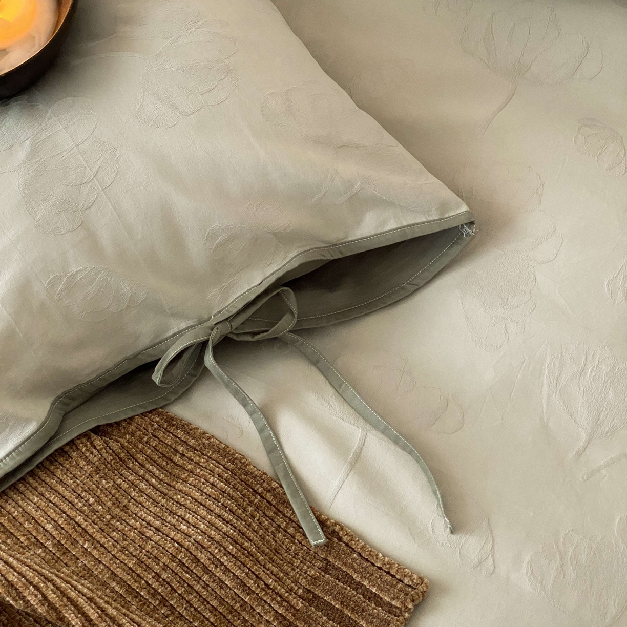 91家纺网 家纺一手货源 找家纺 玉宇阁家居 2025秋冬新品60s色织全棉磨毛大提花四件套-绑带款 绑带款-芊芊绿雪