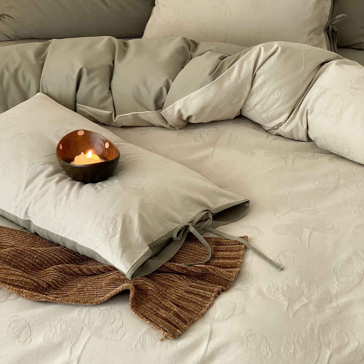 91家纺网 家纺一手货源 找家纺 玉宇阁家居 2025秋冬新品60s色织全棉磨毛大提花四件套-绑带款 绑带款-芊芊绿雪