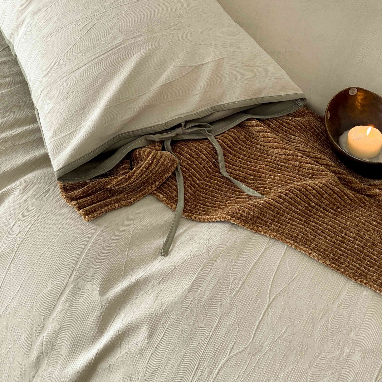 91家纺网 家纺一手货源 找家纺 玉宇阁家居 2025秋冬新品60s色织全棉磨毛大提花四件套-绑带款 绑带款-青白玉