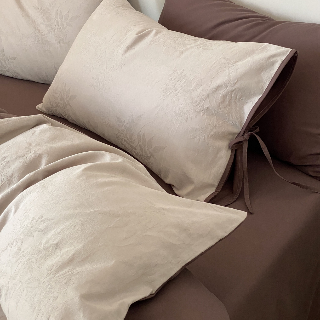 91家纺网 家纺一手货源 找家纺 玉宇阁家居 2025秋冬新品60s色织全棉磨毛大提花四件套-绑带款 绑带款-雾霭绛紫