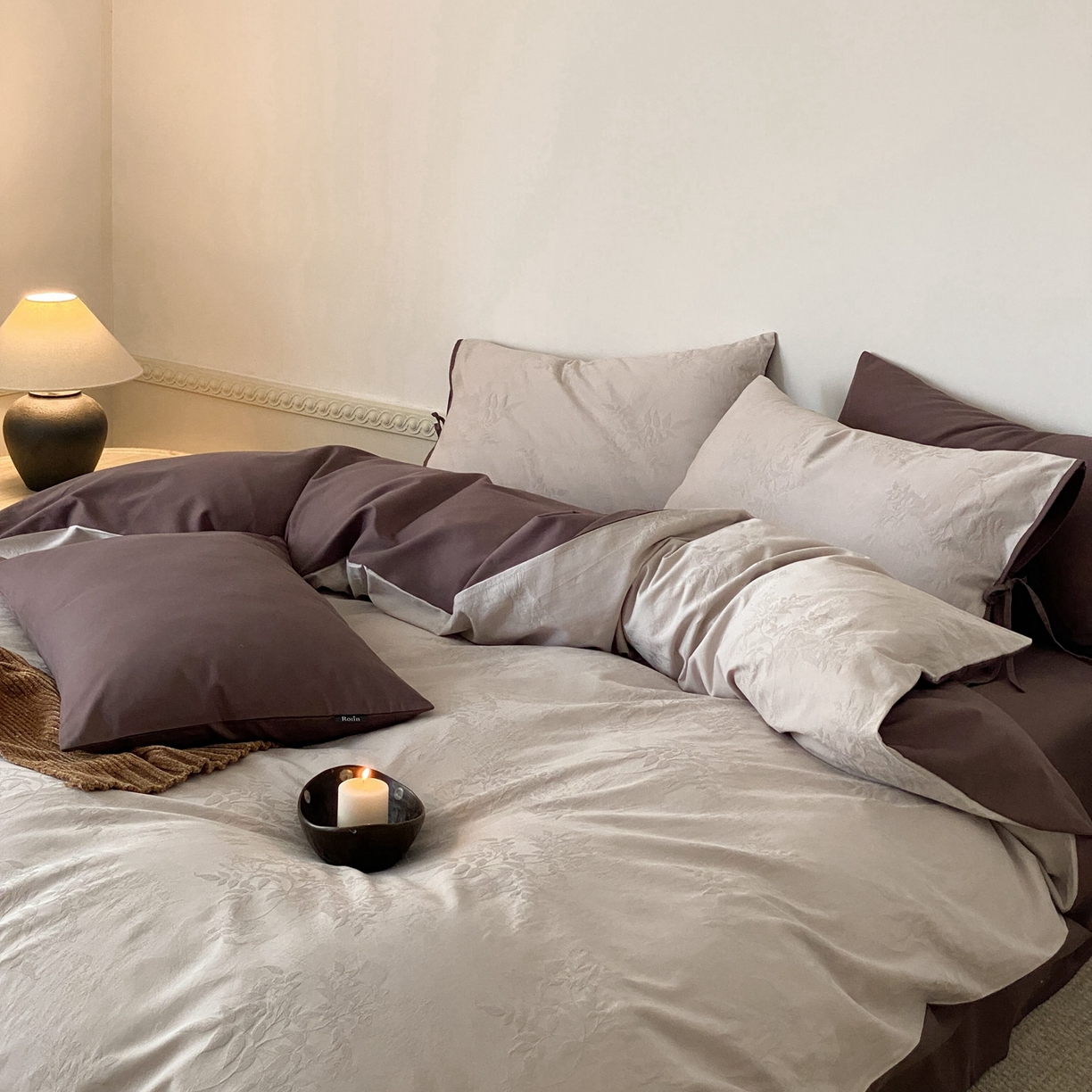 91家纺网 家纺一手货源 找家纺 玉宇阁家居 2025秋冬新品60s色织全棉磨毛大提花四件套-绑带款 绑带款-雾霭绛紫