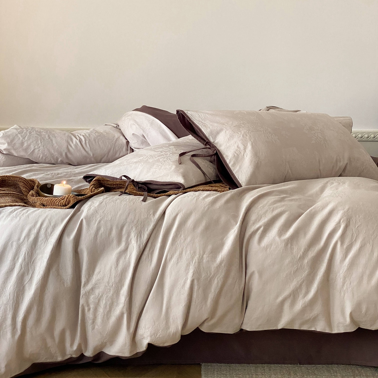 91家纺网 家纺一手货源 找家纺 玉宇阁家居 2025秋冬新品60s色织全棉磨毛大提花四件套-绑带款 绑带款-雾霭绛紫