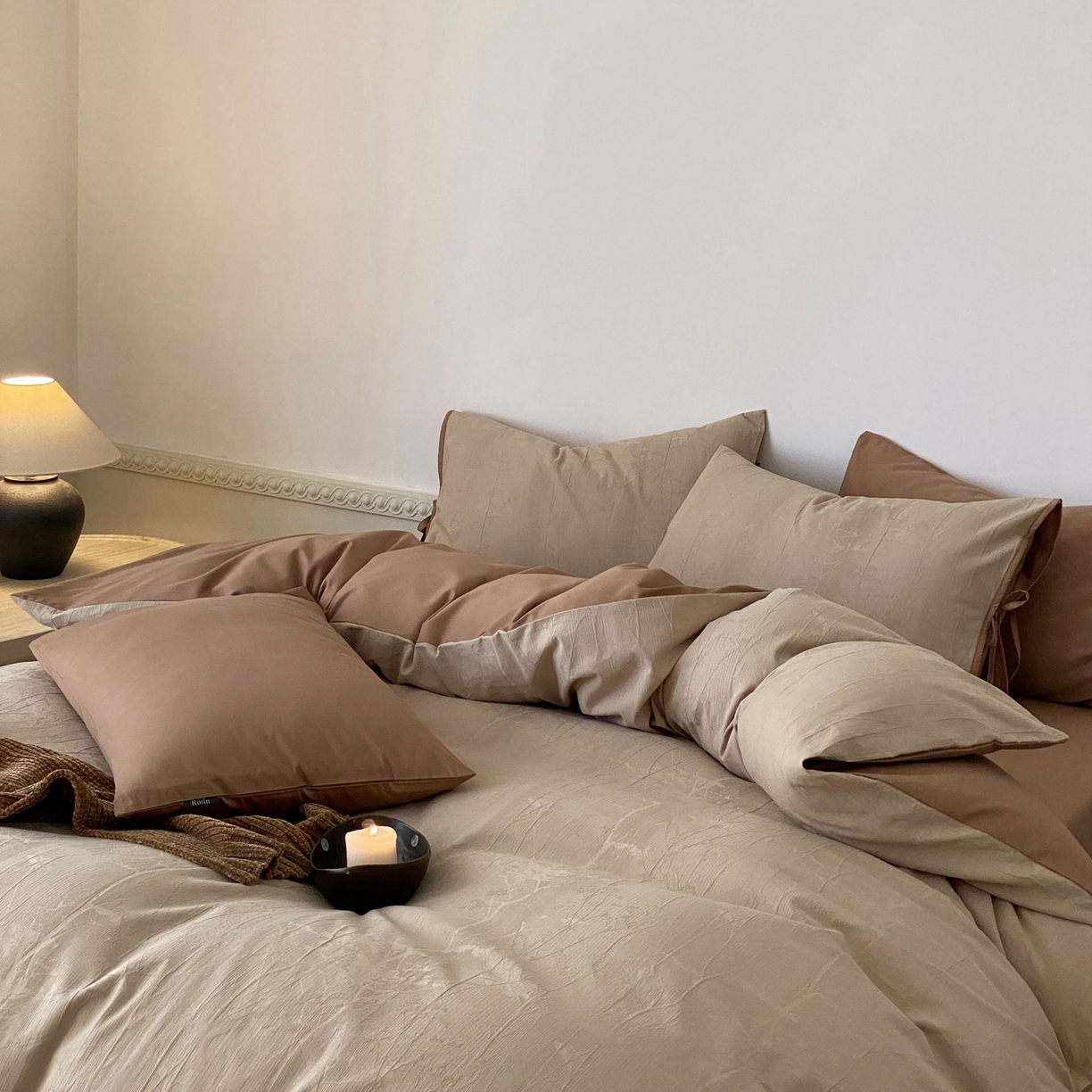 91家纺网 家纺一手货源 找家纺 玉宇阁家居 2025秋冬新品60s色织全棉磨毛大提花四件套-绑带款 绑带款-缃叶棕