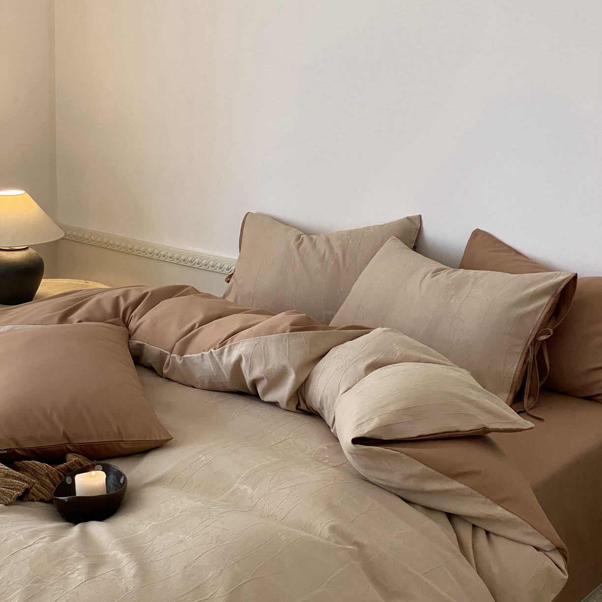 91家纺网 家纺一手货源 找家纺 玉宇阁家居 2025秋冬新品60s色织全棉磨毛大提花四件套-绑带款 绑带款-缃叶棕