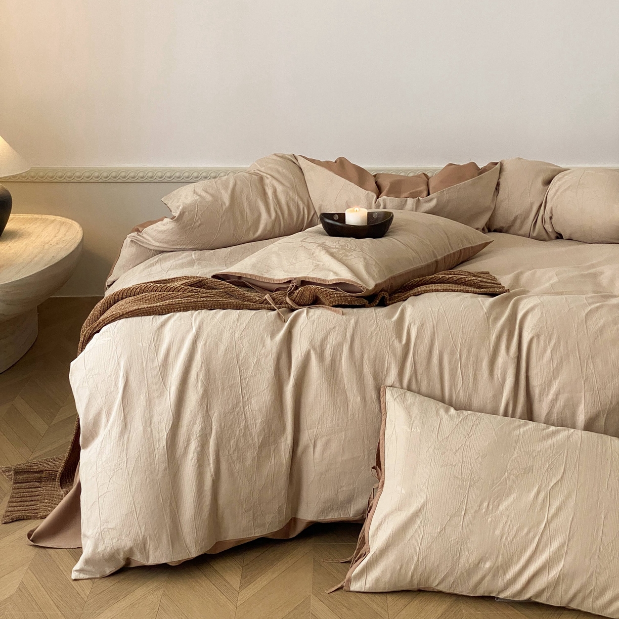 91家纺网 家纺一手货源 找家纺 玉宇阁家居 2025秋冬新品60s色织全棉磨毛大提花四件套-绑带款 绑带款-缃叶棕