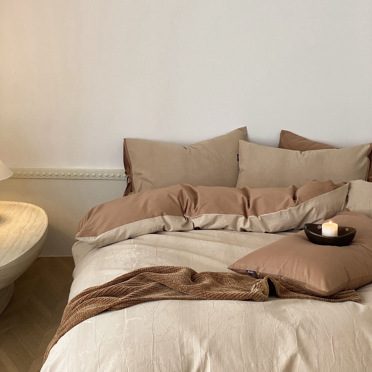 91家纺网 家纺一手货源 找家纺 玉宇阁家居 2025秋冬新品60s色织全棉磨毛大提花四件套-绑带款 绑带款-缃叶棕