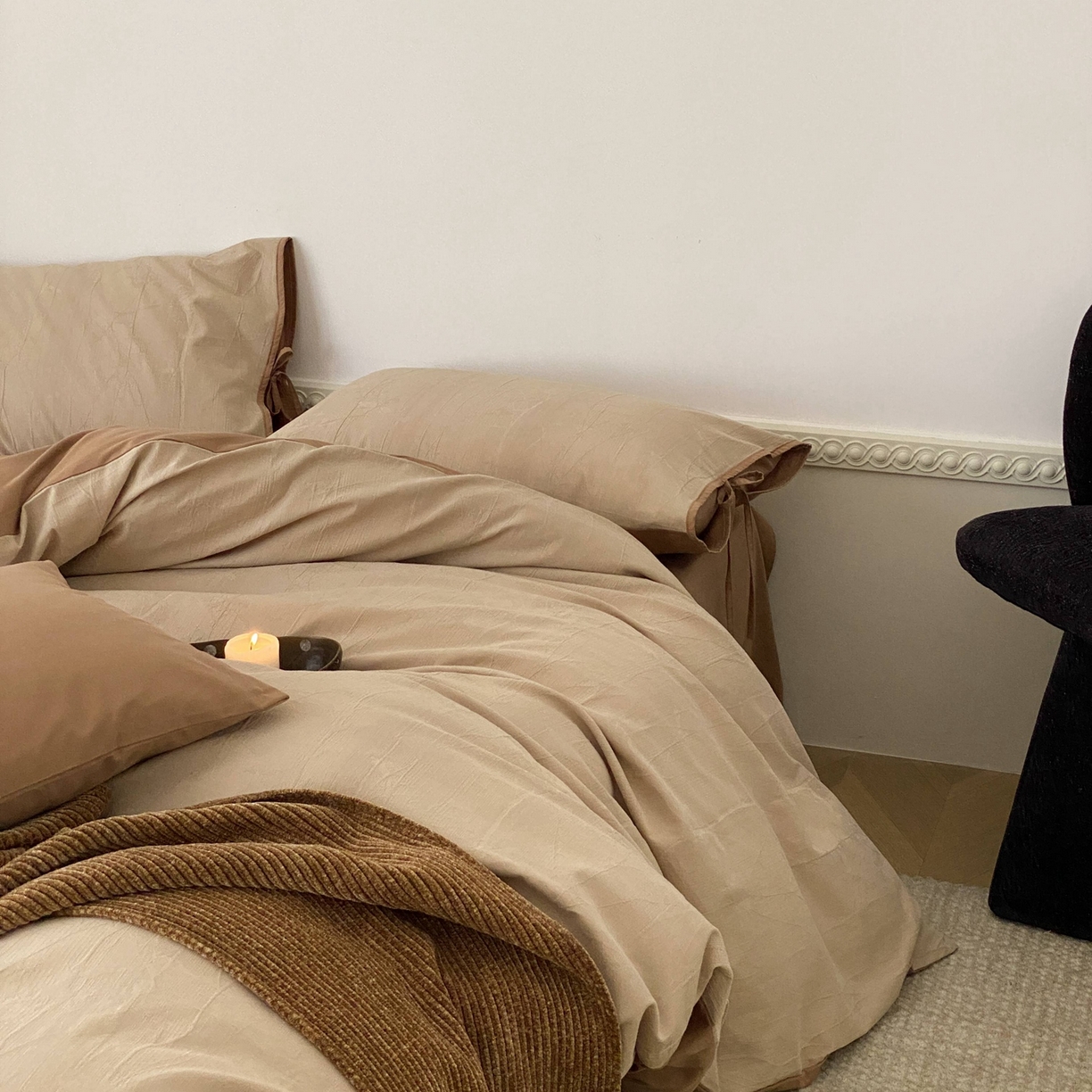 91家纺网 家纺一手货源 找家纺 玉宇阁家居 2025秋冬新品60s色织全棉磨毛大提花四件套-绑带款 绑带款-缃叶棕