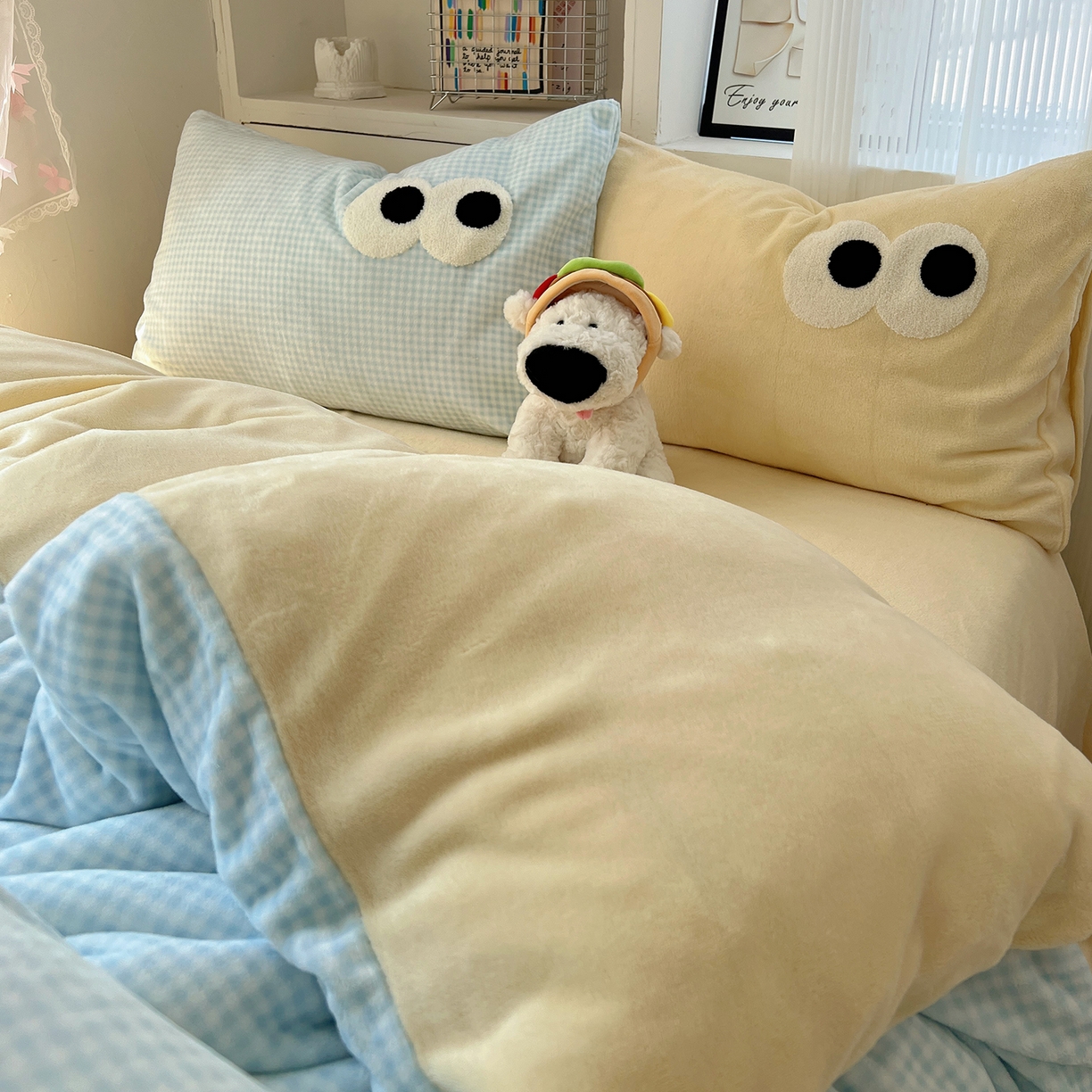 91家纺网 家纺一手货源 找家纺 （总）桃子家居 2025新款A类ins加厚毛巾绣大眼萌混搭撞色奶油格子牛奶绒系列四件套