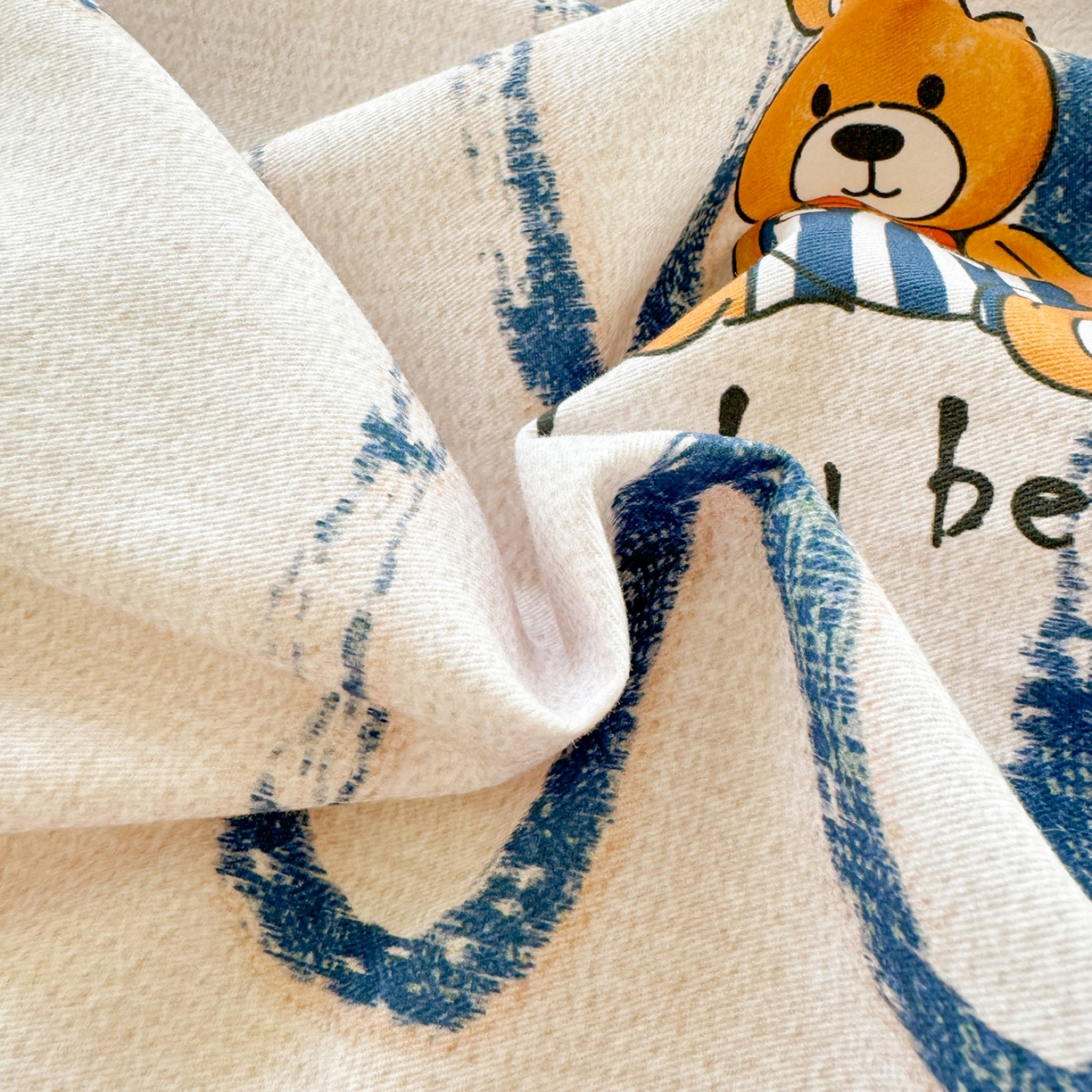 91家纺网 家纺一手货源 找家纺 千朵 2025新款全棉磨毛印花四件套 幸运熊蓝