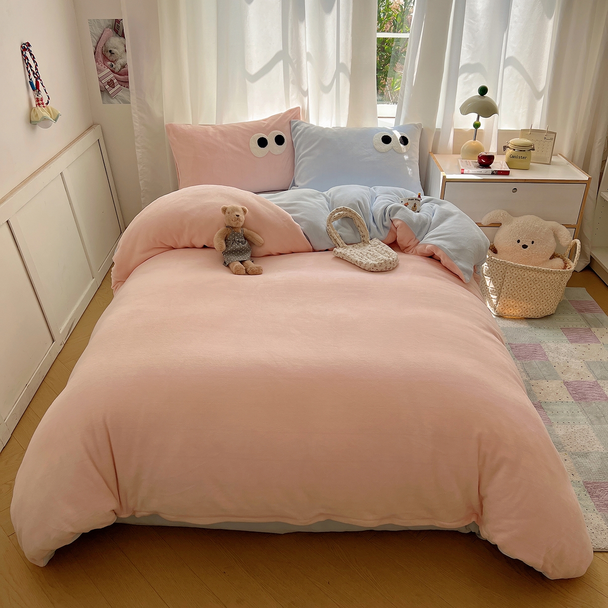 91家纺网 家纺一手货源 找家纺 （总）桃子家居 2025新款A类ins加厚毛巾绣大眼萌混搭撞色奶油格子牛奶绒系列四件套