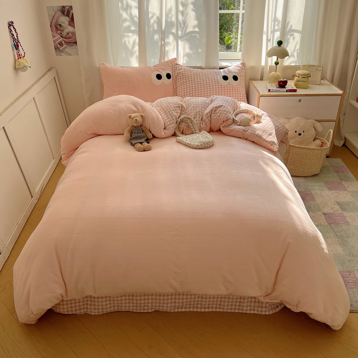 91家纺网 家纺一手货源 找家纺 （总）桃子家居 2025新款A类ins加厚毛巾绣大眼萌混搭撞色奶油格子牛奶绒系列四件套