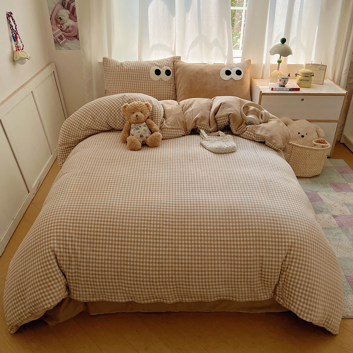 91家纺网 家纺一手货源 找家纺 （总）桃子家居 2025新款A类ins加厚毛巾绣大眼萌混搭撞色奶油格子牛奶绒系列四件套