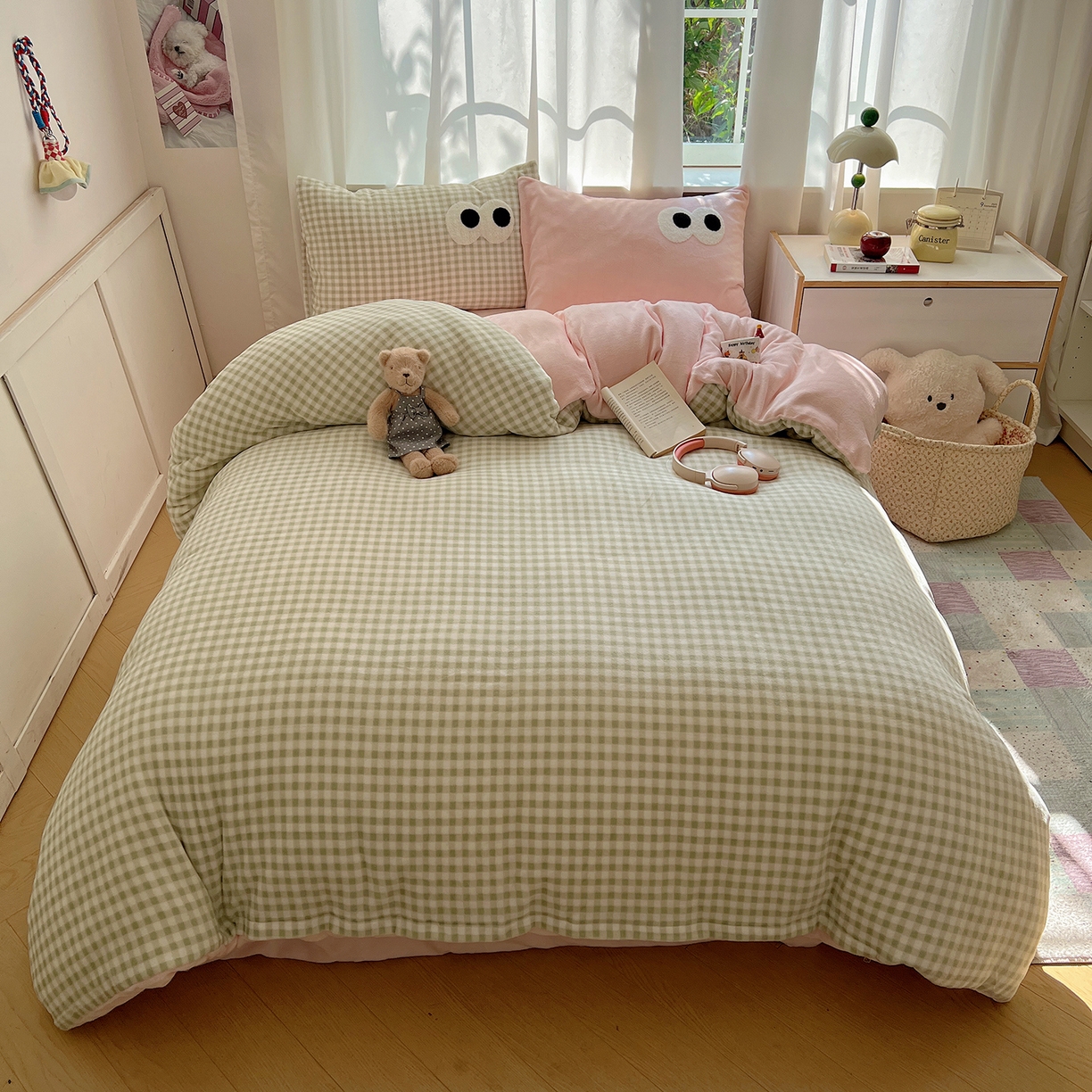 91家纺网 家纺一手货源 找家纺 （总）桃子家居 2025新款A类ins加厚毛巾绣大眼萌混搭撞色奶油格子牛奶绒系列四件套