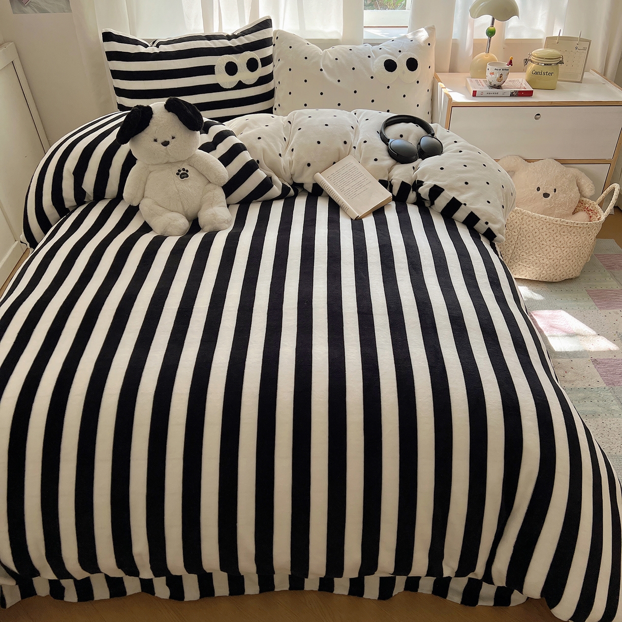 91家纺网 家纺一手货源 找家纺 （总）桃子家居 2025新款A类ins加厚毛巾绣大眼萌混搭撞色奶油格子牛奶绒系列四件套