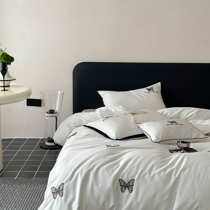 91家纺网 家纺一手货源 找家纺 简纯主义 2025秋冬新款A类100支全棉贡缎长绒棉蕾丝绣花四件套-琉璃蝴蝶 琉璃蝴蝶白