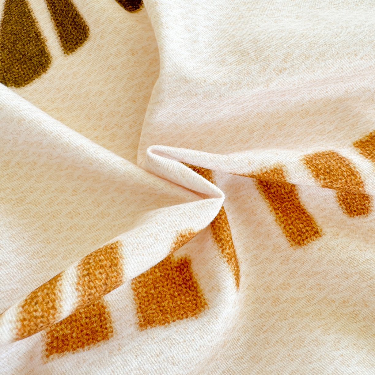 91家纺网 家纺一手货源 找家纺 千朵 2025新款全棉磨毛印花四件套 自由象