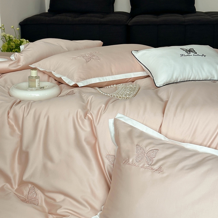 91家纺网 家纺一手货源 找家纺 简纯主义 2025秋冬新款A类100支全棉贡缎长绒棉蕾丝绣花四件套-琉璃蝴蝶 琉璃蝴蝶粉