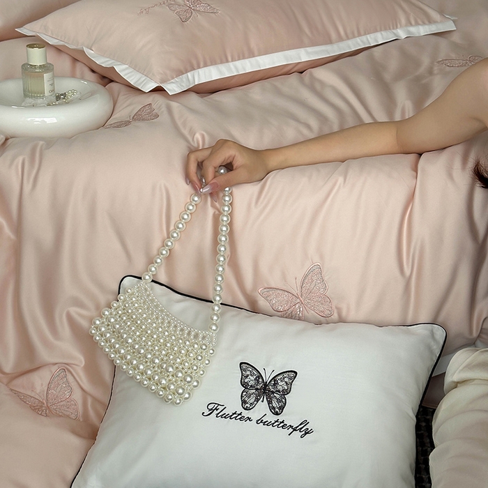 91家纺网 家纺一手货源 找家纺 简纯主义 2025秋冬新款A类100支全棉贡缎长绒棉蕾丝绣花四件套-琉璃蝴蝶 琉璃蝴蝶粉