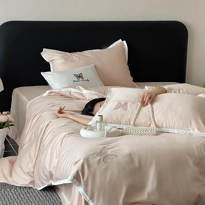 91家纺网 家纺一手货源 找家纺 简纯主义 2025秋冬新款A类100支全棉贡缎长绒棉蕾丝绣花四件套-琉璃蝴蝶 琉璃蝴蝶粉