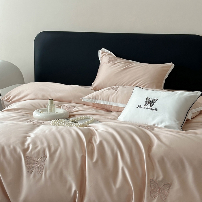 91家纺网 家纺一手货源 找家纺 简纯主义 2025秋冬新款A类100支全棉贡缎长绒棉蕾丝绣花四件套-琉璃蝴蝶 琉璃蝴蝶粉