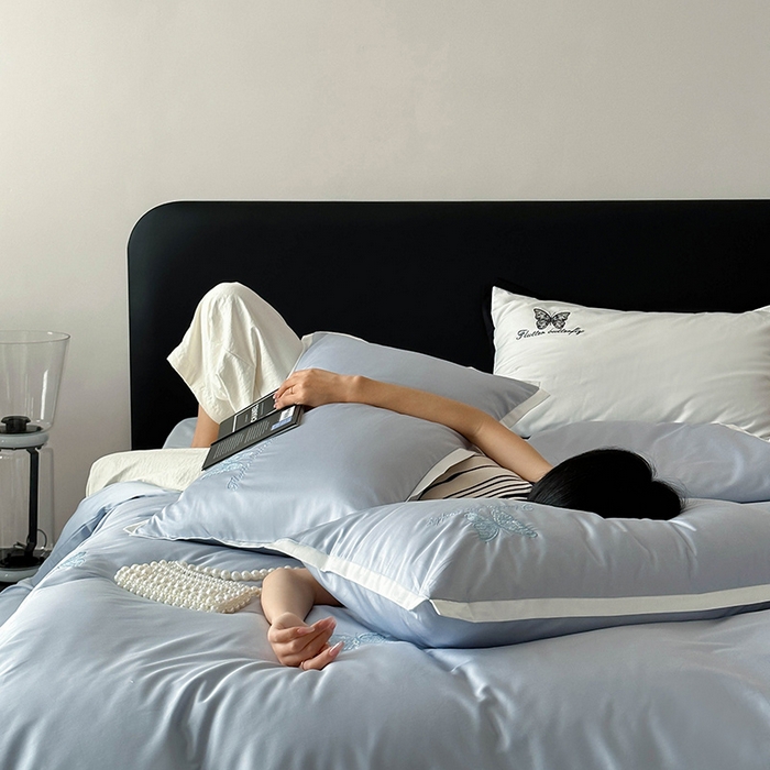 91家纺网 家纺一手货源 找家纺 简纯主义 2025秋冬新款A类100支全棉贡缎长绒棉蕾丝绣花四件套-琉璃蝴蝶 琉璃蝴蝶蓝