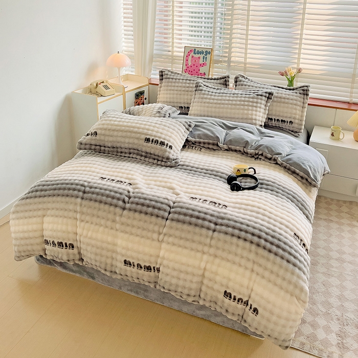 91家纺网 家纺一手货源 找家纺 居易简 2025秋冬新款牛奶绒泡泡绒印花卡通花卉兔毛单被套三件套四件套 灰色空间