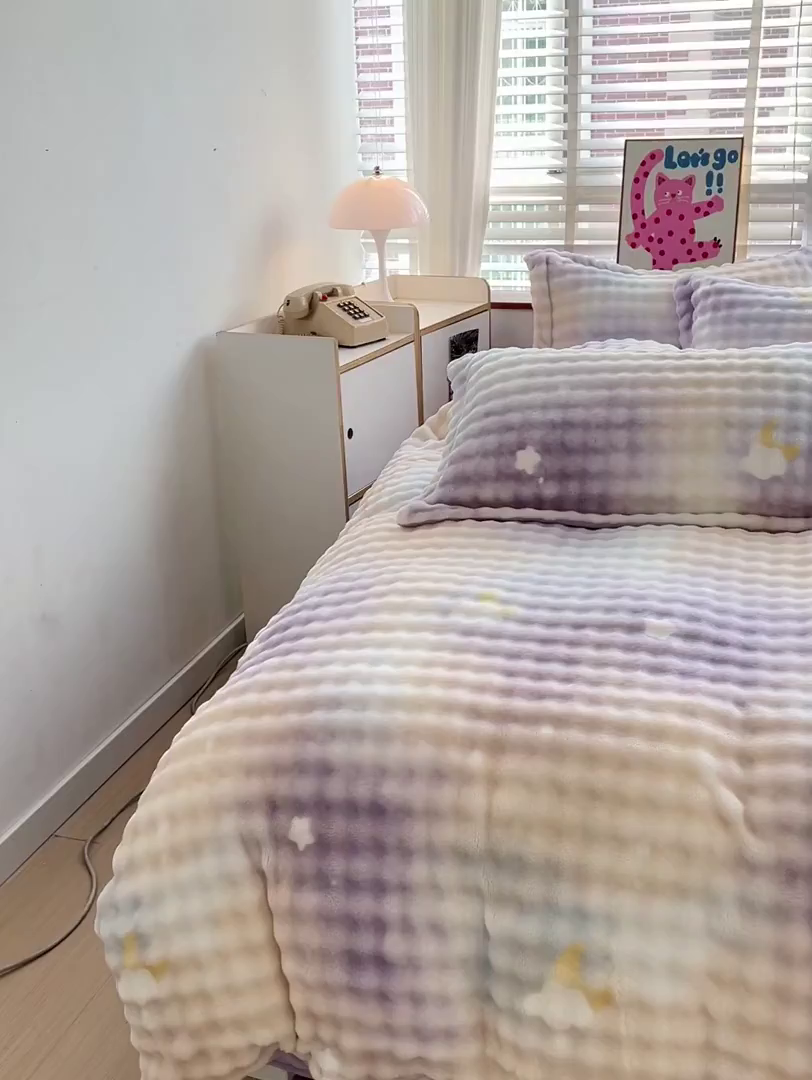 91家纺网 家纺一手货源 找家纺 居易简 2025秋冬新款牛奶绒泡泡绒印花卡通花卉兔毛单被套三件套四件套 梦幻星空