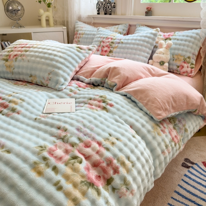 91家纺网 家纺一手货源 找家纺 居易简 2025秋冬新款牛奶绒泡泡绒印花卡通花卉兔毛单被套三件套四件套 蔷薇花